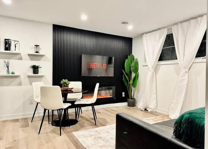 Luxury Stay Near Niagara Falls