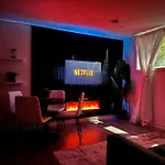 Luxury Stay Near Niagara Falls