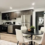Luxury Stay Near Niagara Falls