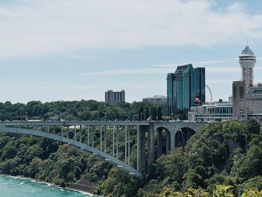 Luxury Near Niagara Falls